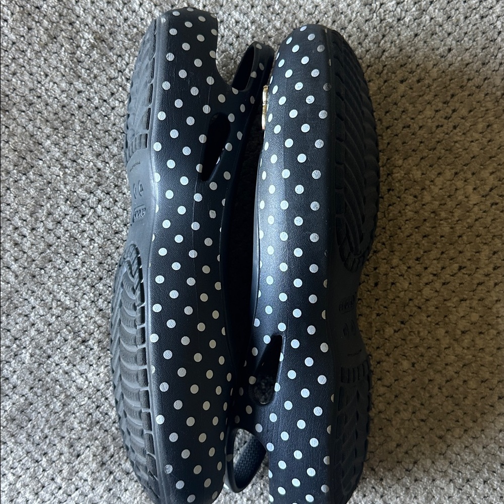 CROCS size 10 Black & White Polka Dot Minnie Mouse Kadee Flats - Picture 8 of 11
